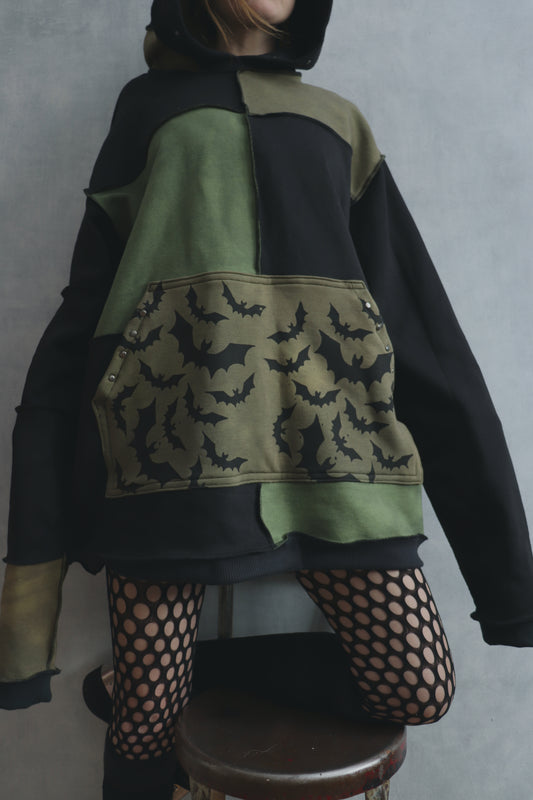 DieADoubleDeathForYou (XL) Moody Oversize Bat Print Hoodie