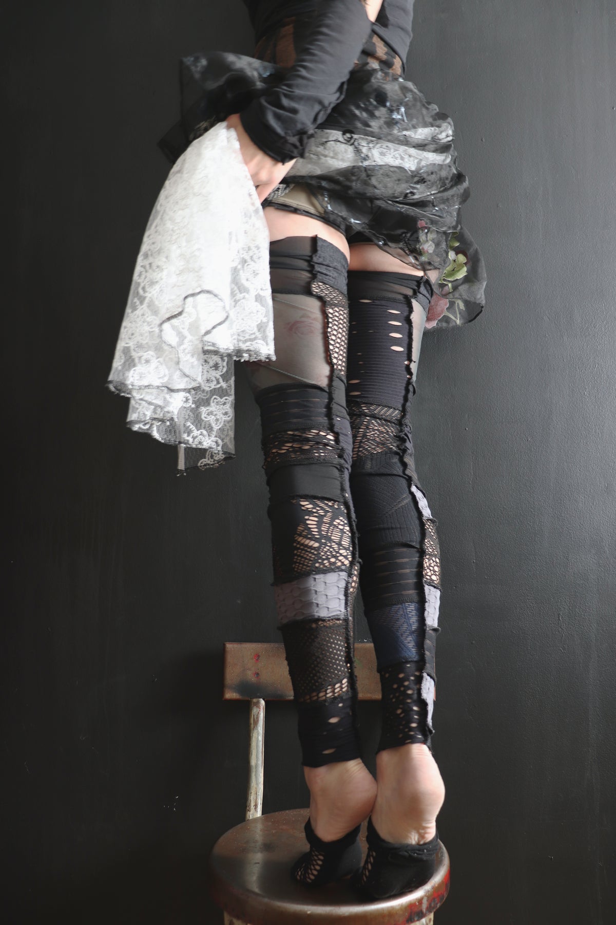 RosesOnTheCarpetASilenceYouCouldName (One Size) Footless Thigh High Stockings Random Rose Mix