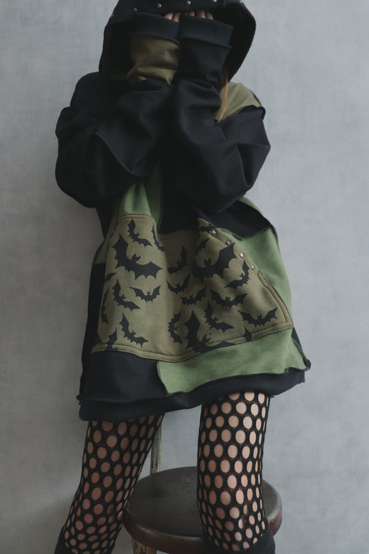 DieADoubleDeathForYou (XL) Moody Oversize Bat Print Hoodie