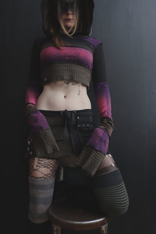 TellItToMeOnceIWontBelieveIt (S, XL) Hooded Long Sleeve Tatter Shirt