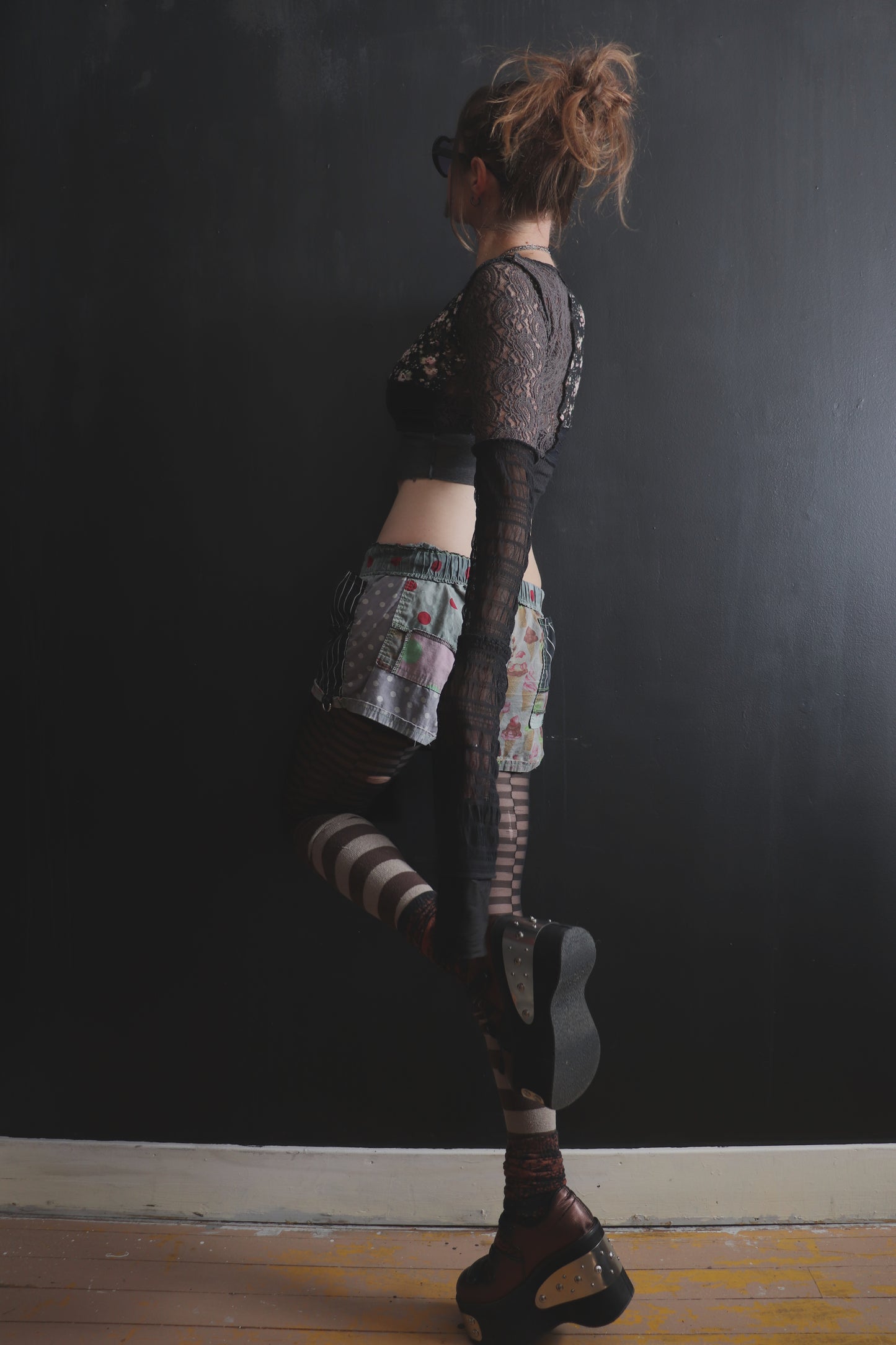 WannaDoWhatEveryoneWantsOnAWeekendNight (S) Long Sleeve Patchwork Mesh & Lace Crop Top