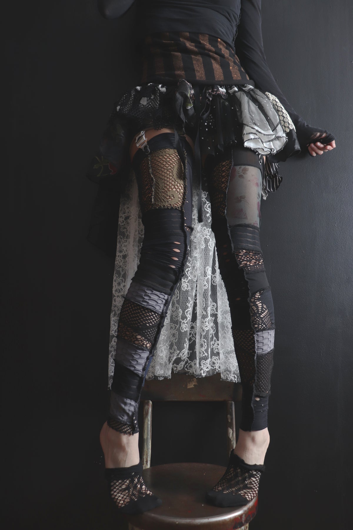 RosesOnTheCarpetASilenceYouCouldName (One Size) Footless Thigh High Stockings Random Rose Mix