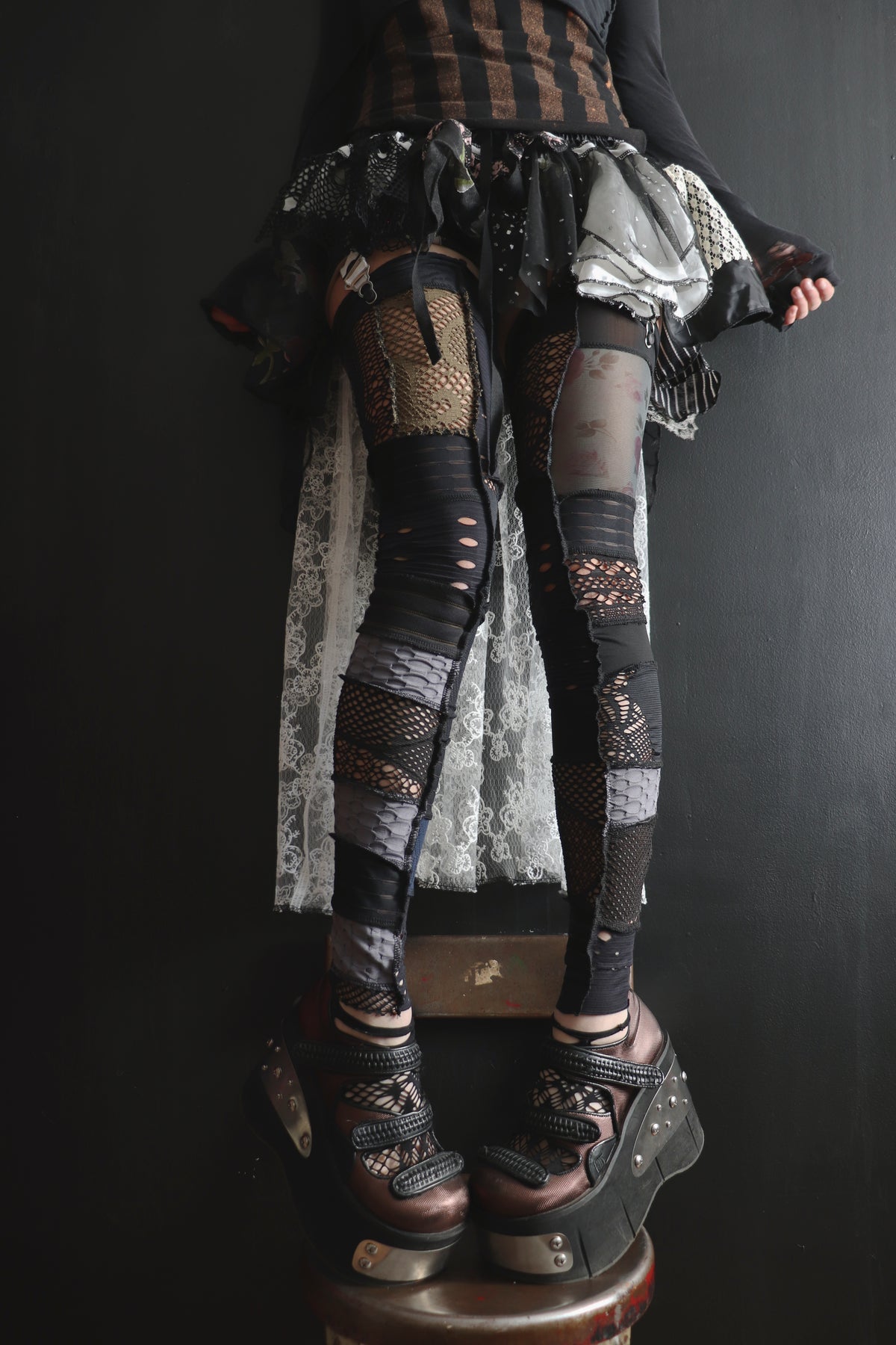 RosesOnTheCarpetASilenceYouCouldName (One Size) Footless Thigh High Stockings Random Rose Mix