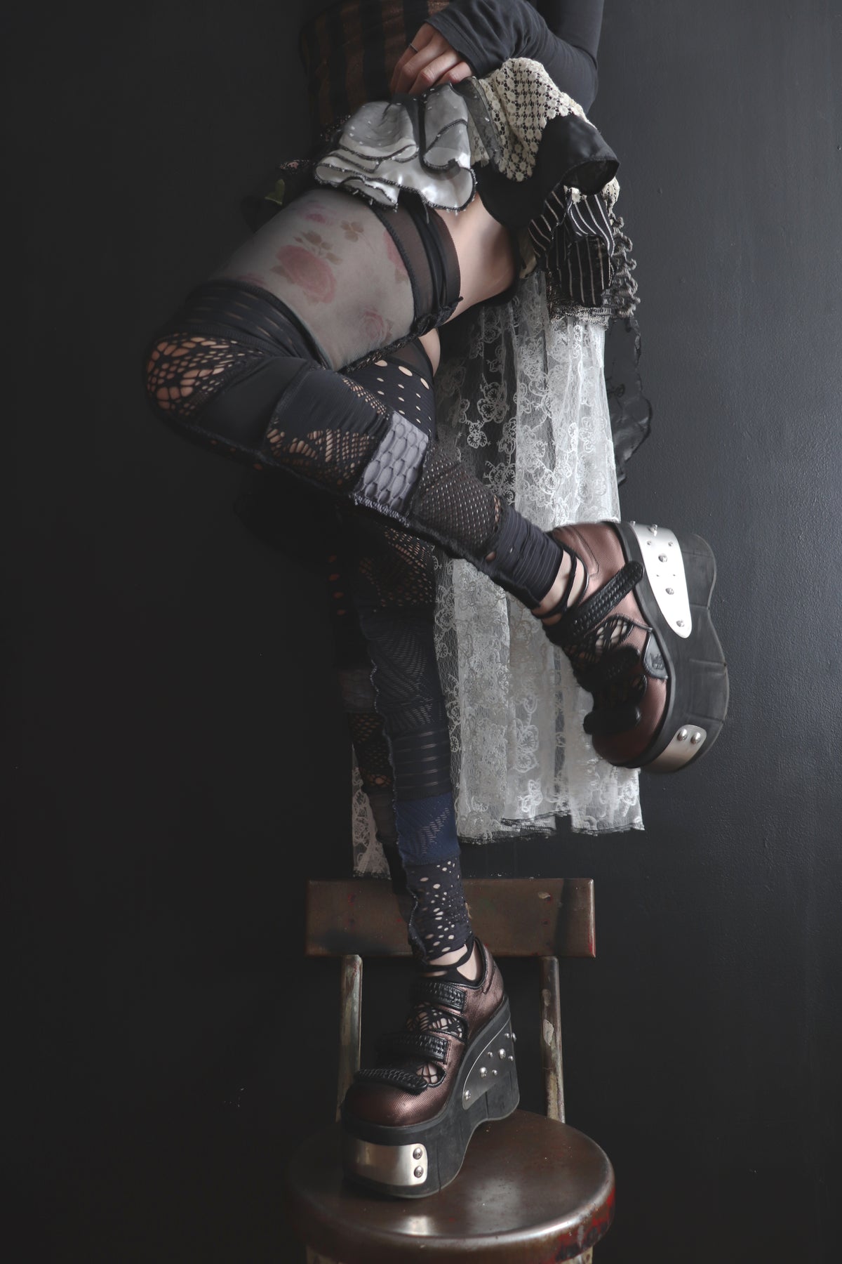 RosesOnTheCarpetASilenceYouCouldName (One Size) Footless Thigh High Stockings Random Rose Mix