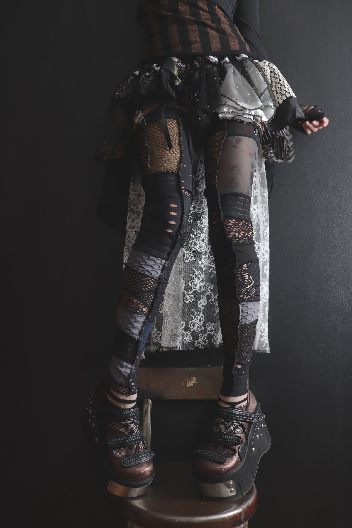 RosesOnTheCarpetASilenceYouCouldName (One Size) Footless Thigh High Stockings Random Rose Mix