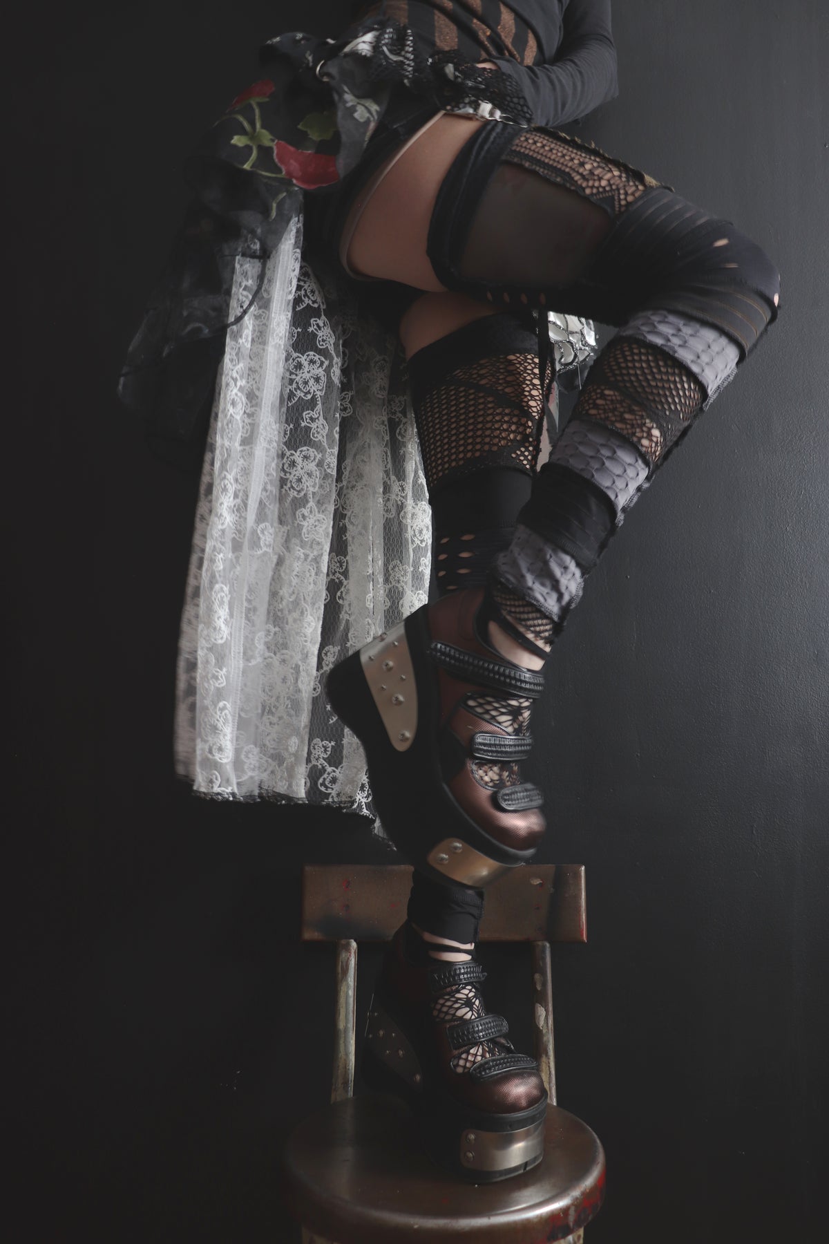 RosesOnTheCarpetASilenceYouCouldName (One Size) Footless Thigh High Stockings Random Rose Mix