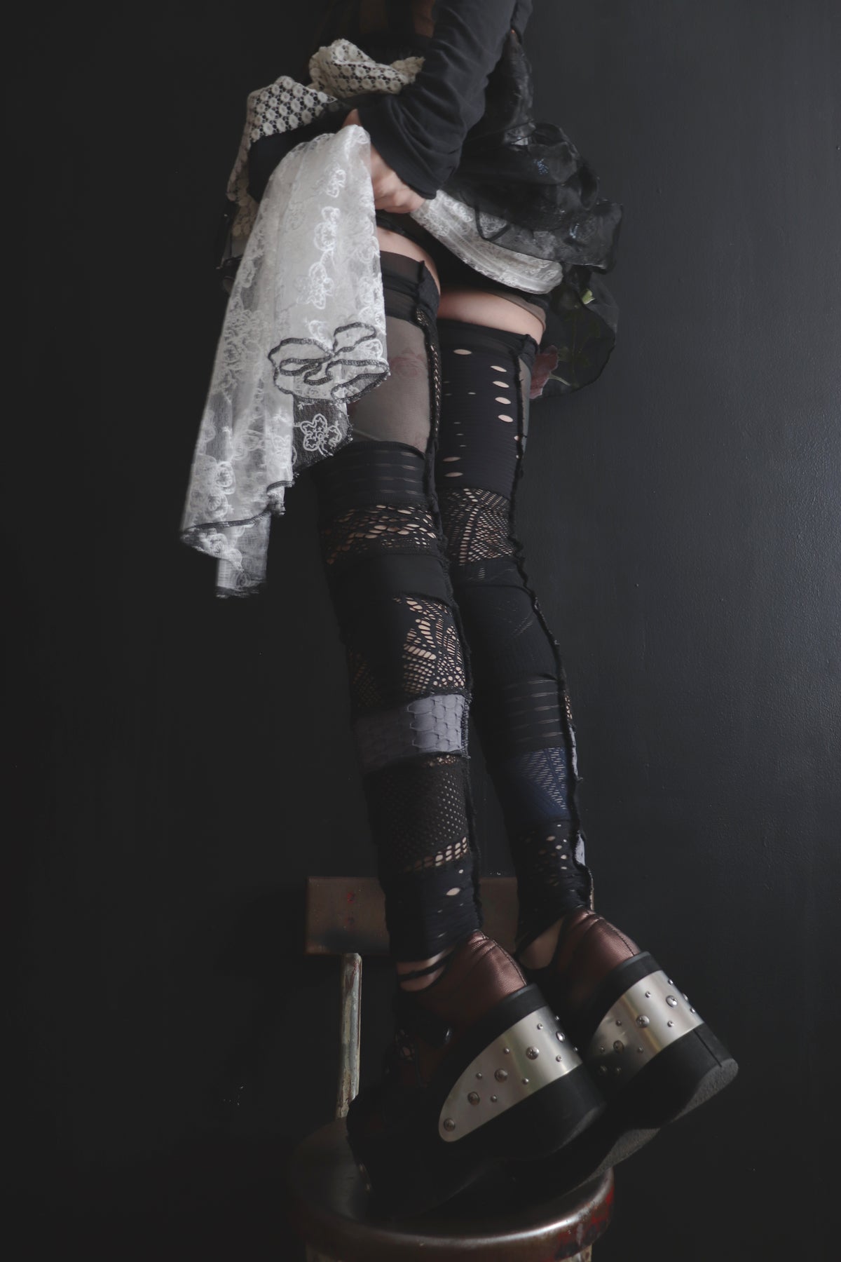 RosesOnTheCarpetASilenceYouCouldName (One Size) Footless Thigh High Stockings Random Rose Mix