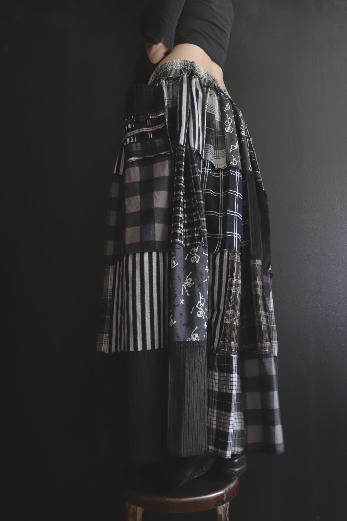 TheBrightestMemoriesThatStingAsTheyFadeOut (One Size) Cotton Patch Quilt Floor Length Skirt With Pockets Black & Whites