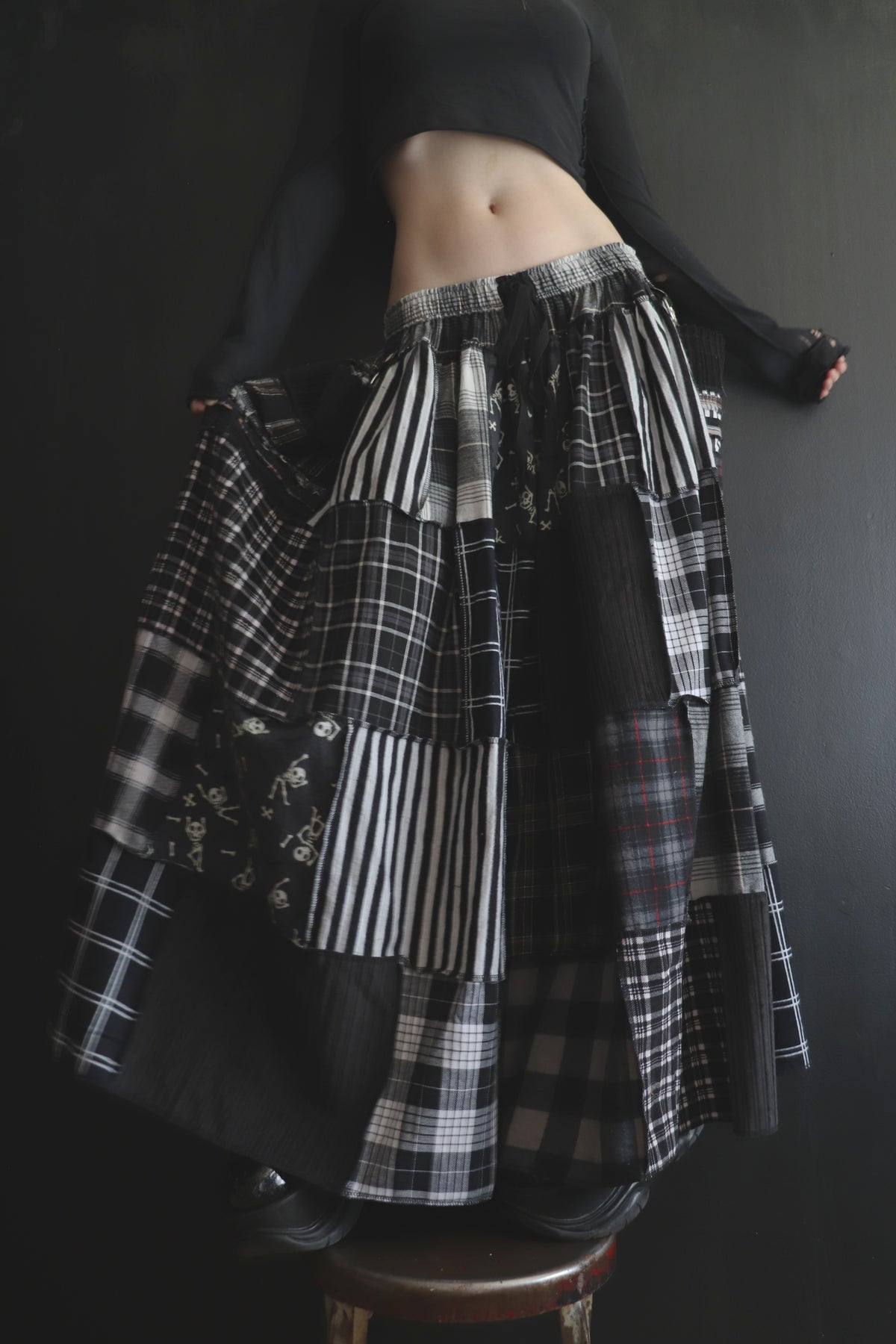 TheBrightestMemoriesThatStingAsTheyFadeOut (One Size) Cotton Patch Quilt Floor Length Skirt With Pockets Black & Whites