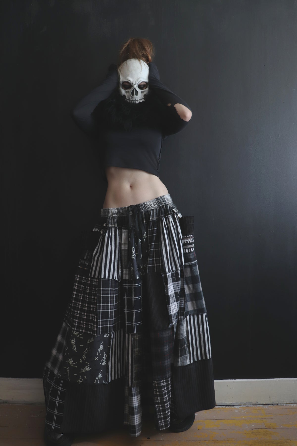 TheBrightestMemoriesThatStingAsTheyFadeOut (One Size) Cotton Patch Quilt Floor Length Skirt With Pockets Black & Whites